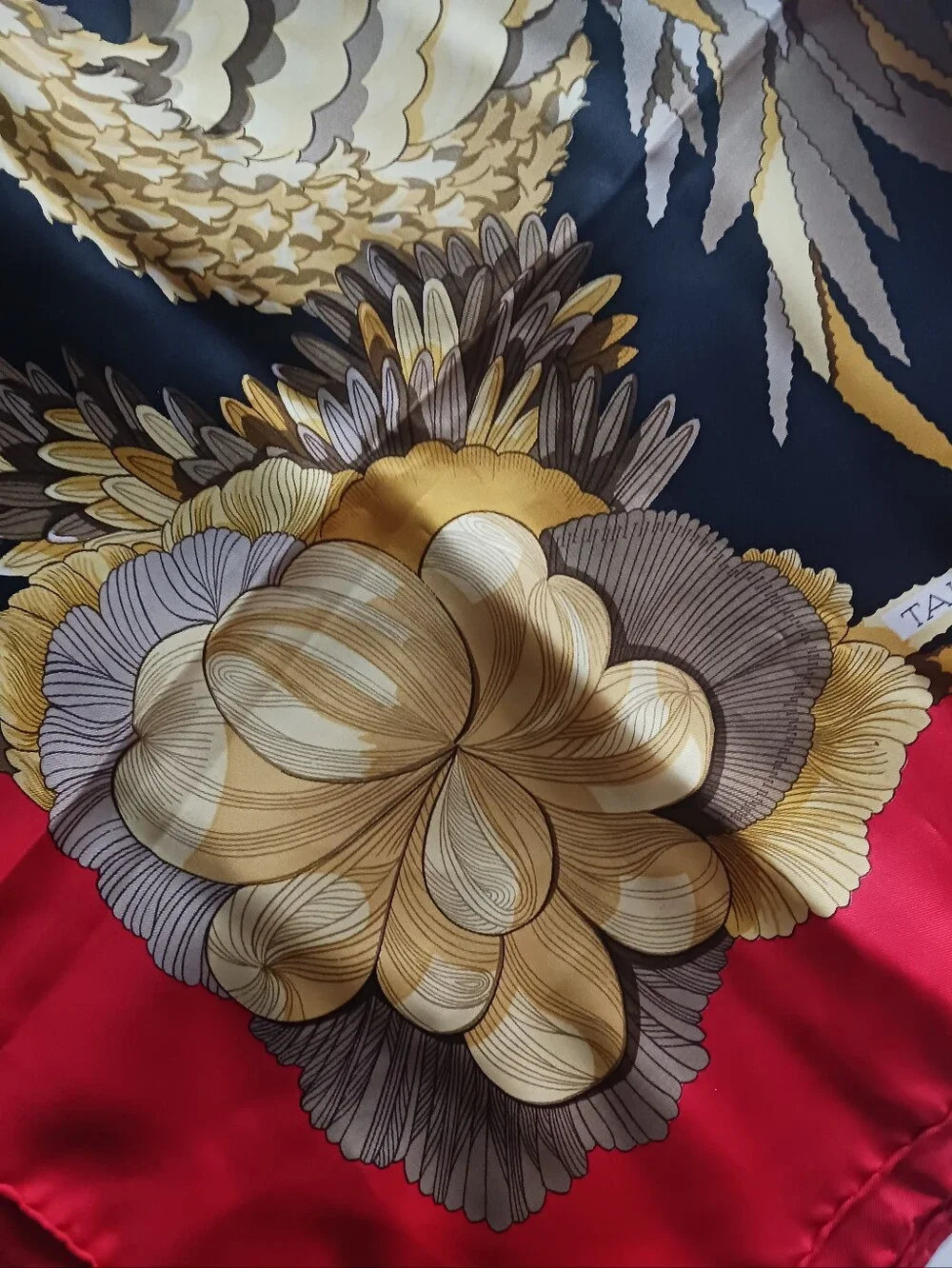 Vintage Hermes Thaiti  Carre 90s Designed By Caty Latham Silk Scarf 35" - Picture 6 of 7